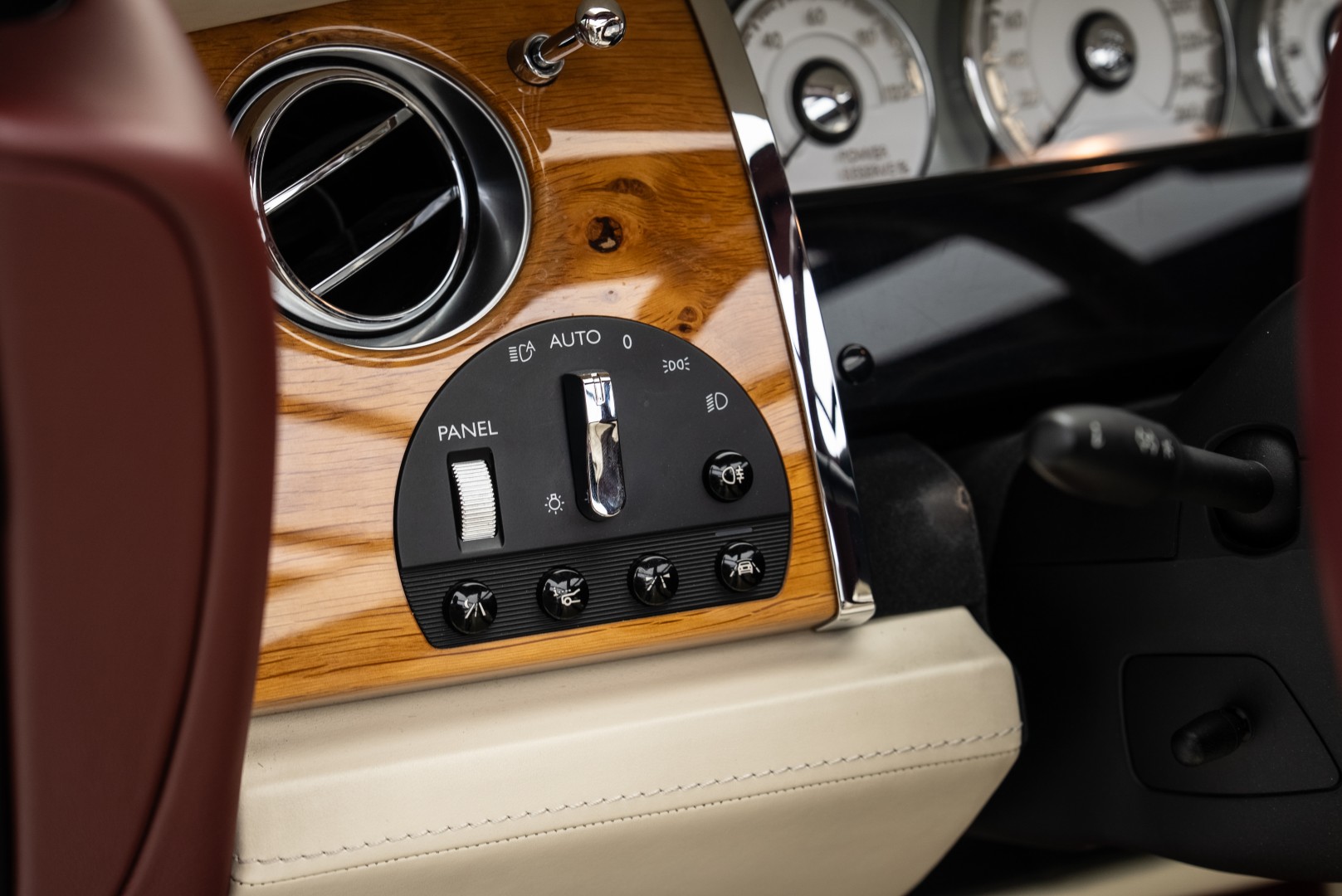 2017 ROLLS ROYCE DAWN GCC SILVER BADGE